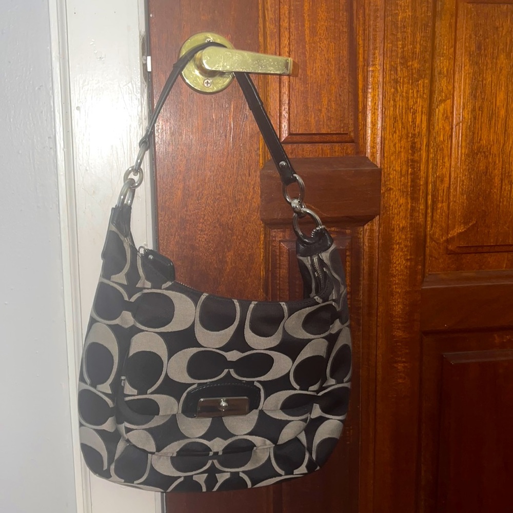 EUC Authentic Coach shoulder bag , no spots no stains , looks brand new